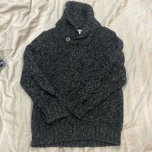 Old navy kids sweater 5T marked dark grey great condition worn couple times